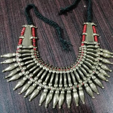 Load image into Gallery viewer, Vintage Metal Spikes Choker Necklace With Beads