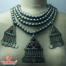 Load image into Gallery viewer, Metal Beaded Chain Necklace With Dangling Pendants