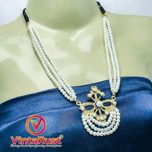 Load image into Gallery viewer, Neutral Color Pearls With Brass Motif Jewelry Set