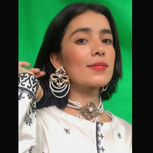 Load image into Gallery viewer, Neutral Color Pearls With Brass Motif Jewelry Set