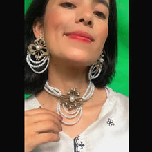 Load image into Gallery viewer, Neutral Color Pearls With Brass Motif Jewelry Set