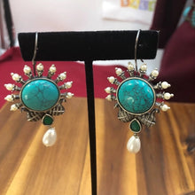 Load image into Gallery viewer, Pearls and Turquoise Stone Earrings