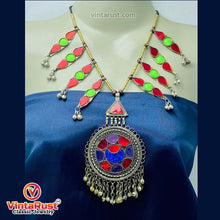 Load image into Gallery viewer, Red and Green Bell Glass Stones Pendant Necklace