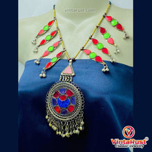 Load image into Gallery viewer, Red and Green Bell Glass Stones Pendant Necklace
