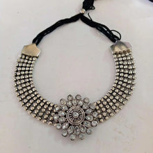 Load image into Gallery viewer, Silver Floral Design Jewelry Set