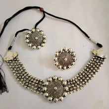 Load image into Gallery viewer, Silver Floral Design Jewelry Set