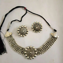 Load image into Gallery viewer, Silver Floral Design Jewelry Set