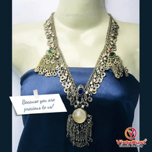 Load image into Gallery viewer, Silver Kuchi Tassels Pendant Necklace With Glass Stones