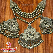 Load image into Gallery viewer, Vintage Silver Three Massive Dangling Pendants Necklace