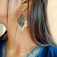 Load image into Gallery viewer, Silver Tone Earrings With Small Pearls