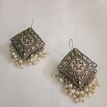 Load image into Gallery viewer, Silver Tone Earrings With Small Pearls