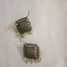 Load image into Gallery viewer, Silver Tone Earrings With Small Pearls