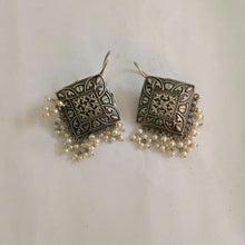 Load image into Gallery viewer, Silver Tone Earrings With Small Pearls