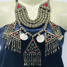 Load image into Gallery viewer, Beaded Multilayers Necklace With Dangling Pendants