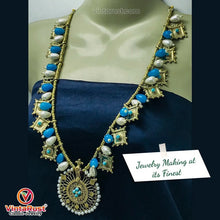 Load image into Gallery viewer, Tribal Jewelry Set With Pearls And Golden Big Motif
