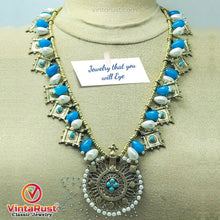 Load image into Gallery viewer, Tribal Jewelry Set With Pearls And Golden Big Motif