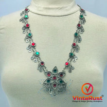 Load image into Gallery viewer, Tribal Pendant Necklace With Red and Green Glass Stone