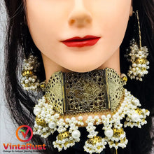 Load image into Gallery viewer, Amulet Cum Choker Style Necklace And Earrings With Jwellery set