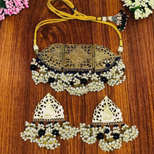 Load image into Gallery viewer, Amulet Cum Choker Style Necklace And Earrings With Jwellery set