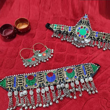 Load image into Gallery viewer, Traditional Matha Patti Chokers Jewelry Set
