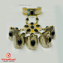 Load image into Gallery viewer, Turkmen Slave Bracelet With Black Stones and Turquoise