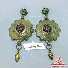 Load image into Gallery viewer, Vintage Massive Tribal Golden Tone Dangle Earrings