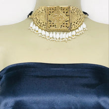 Load image into Gallery viewer, Vintage White Stones and Pearls Jewelry Set