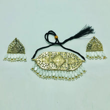 Load image into Gallery viewer, Vintage White Stones and Pearls Jewelry Set