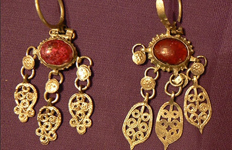 Best Antique Earnings for Wedding's and Parties