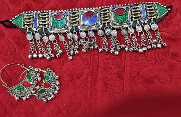 Style guide with Vintage Jewelry