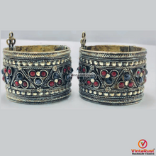 Load image into Gallery viewer, Vintage Boho Tribal Handcuffs Bracelet
