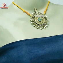 Load image into Gallery viewer, Pearls And Golden Big Motif Jewelry Set
