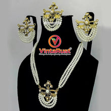 Load image into Gallery viewer, Neutral Color Pearls With Brass Motif Jewelry Set
