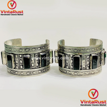 Load image into Gallery viewer, Ethnic Silver Bracelet With Black Stones
