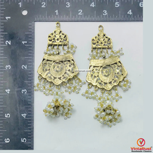 Load image into Gallery viewer, Golden Dangle Earrings With Small Pearls
