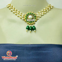 Load image into Gallery viewer, Green Stone and White Pearls Jewelry Set
