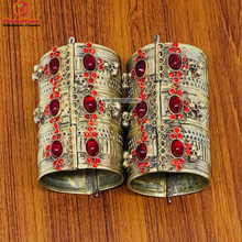 Load image into Gallery viewer, Handmade Red Stone Kuchi Handcuff Bracelet
