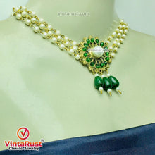 Load image into Gallery viewer, Green Stone and White Pearls Jewelry Set
