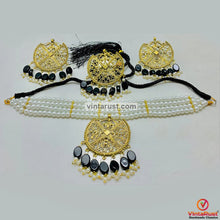 Load image into Gallery viewer, White Pearls Handmade Beaded Jewelry Set
