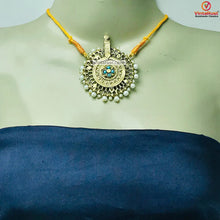 Load image into Gallery viewer, Pearls And Golden Big Motif Jewelry Set
