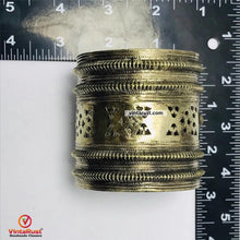 Load image into Gallery viewer, Gypsy Kuchi Bracelet With Glass Stones
