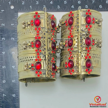 Load image into Gallery viewer, Handmade Red Stone Kuchi Handcuff Bracelet
