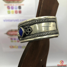 Load image into Gallery viewer, Vintage Tribal Bracelet With Blue Stone
