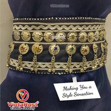 Load image into Gallery viewer, Vintage Belt With Buttons With Laces

