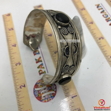 Load image into Gallery viewer, Tribal Vintage Black Stones Slim Bracelet
