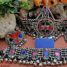 Load image into Gallery viewer, Antique Mathapatti Vintage Jewelery Set
