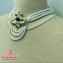 Load image into Gallery viewer, White Pearls Jewelry Set With Black Beads
