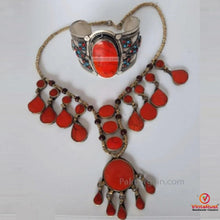 Load image into Gallery viewer, Tribal Stones Necklace With Cuff Bracelet
