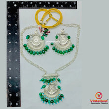 Load image into Gallery viewer, Oxidized Silver Jewelry Set With Green Stones
