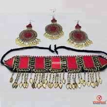 Load image into Gallery viewer, Handmade Necklace With Matha Tikka and Earrings
